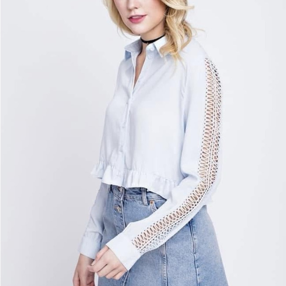 Woman’s Cropped Light Blue Lace Sleeve Top